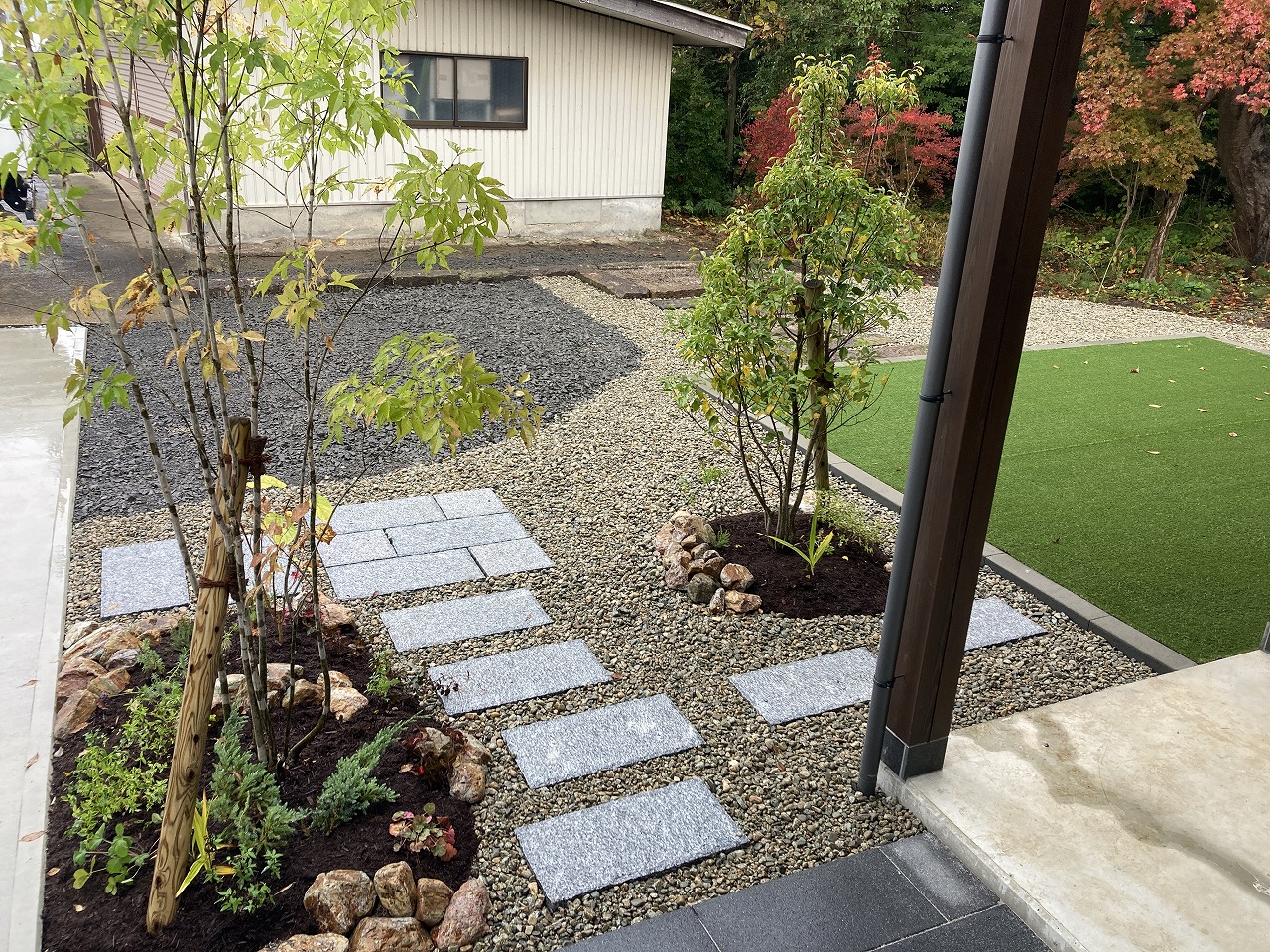 お手入れが楽で過ごしやすいお庭